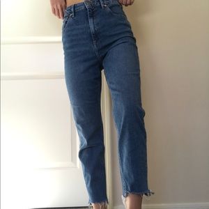 Raw hem high waist jeans